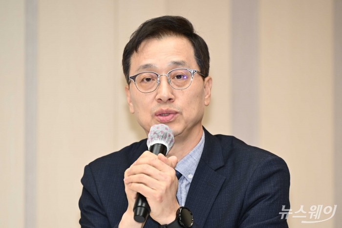 박재현 한미약품 대표이사가 25일 오후 서울 송파구 한미타워에서 열린 기자간담회에서 발언을 하고 있다. 사진=강민석 기자 kms@newsway.co.kr