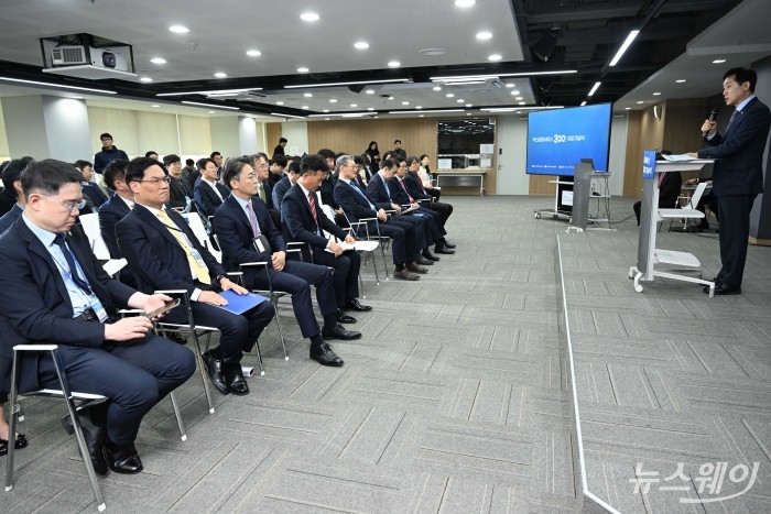 김주현 금융위원회 위원장이 29일 서울 마포구 프론트원에서 열린 혁신금융서비스 300건 지정 기념식에서 기념사를 하고 있다. 사진=강민석 기자 kms@newsway.co.kr