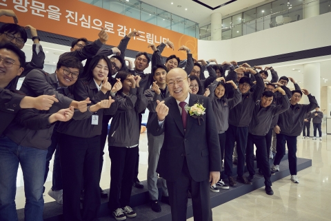 한화에어로 R&amp;D센터 찾은 김승연 회장 "우주사업 진정한 시작"