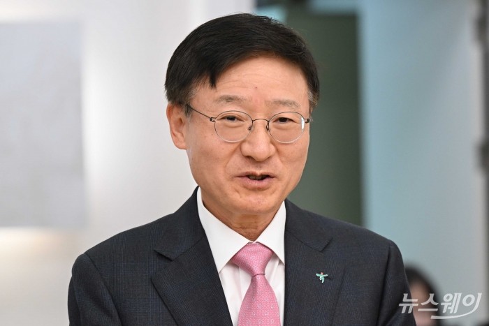 이승열 하나은행장이 3일 오전 서울 중구 을지로하나은행 본점에서 열린 수출패키지 우대금융 1호 보증서 전달식에서 환영사를 하고 있다. 사진=강민석 기자 kms@newsway.co.kr