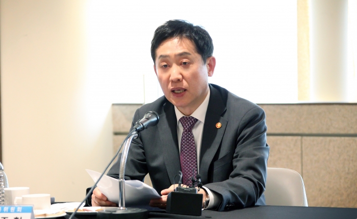 김주현 금융위원장이 4일 오후 서울 중구 은행회관 뱅커스클럽에서 마이데이터 사업자들과 유관기관이 참여한 가운데 마이데이터 2.0 추진 방안을 발표했다. 사진=금융위 제공