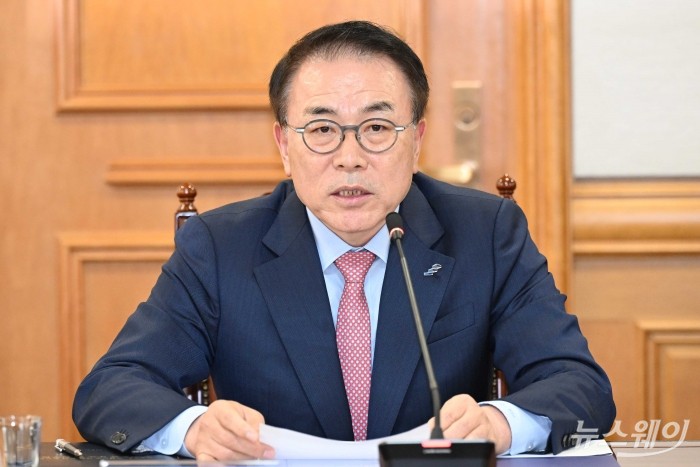 조용병 은행연합회 회장이 5일 오후 서울 중구 은행연합회에서 열린 통신·금융 부문 간 업무협약식에서 모두발언을 하고 있다. 사진=강민석 기자 kms@newsway.co.kr