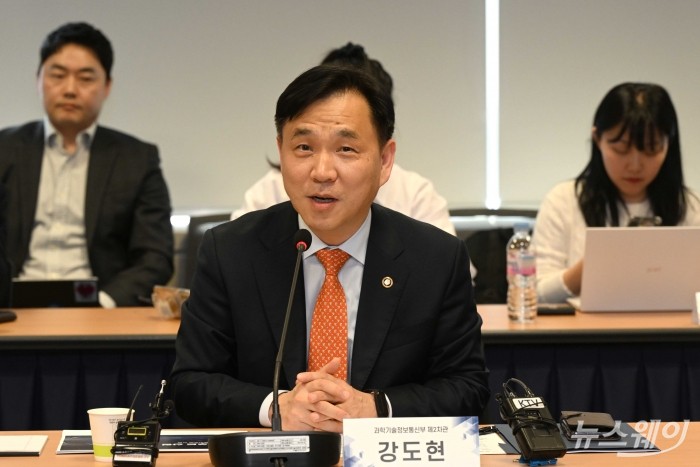 강도현 과학기술정보통신부 2차관이 12일 오후 서울 종로구 광화문교보빌딩 국가과학기술자문회의에서 열린 AI시대 클라우드 산업 활성화 간담회에서 모두발언을 하고 있다. 사진=강민석 기자 kms@newsway.co.kr