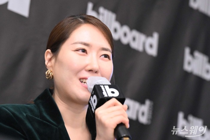 김유나 빌보드 코리아 대표가 15일 오후 서울 강남구 조선팰리스에서 열린 '빌보드X빌보드 코리아' 기자회견에서 취재진의 질문에 답변하고 있다. 사진=강민석 기자 kms@newsway.co.kr