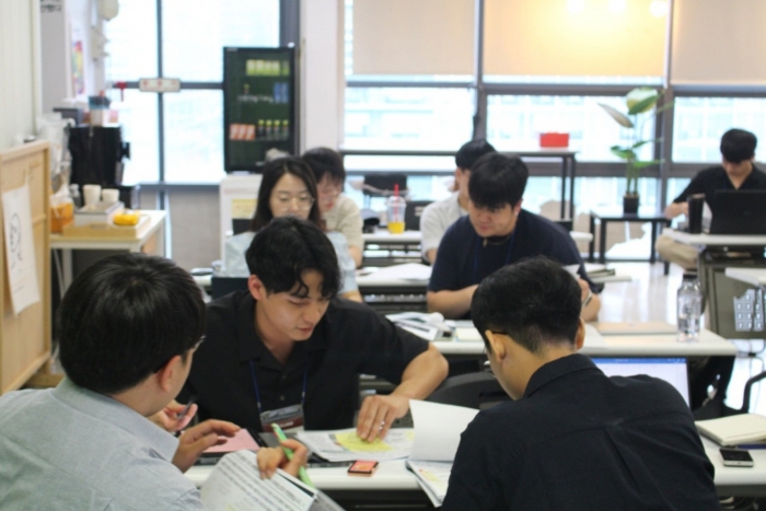 이랜드 그룹 전략기획 본부 ESI 프로젝트 활동 모습. 사진=이랜드 제공