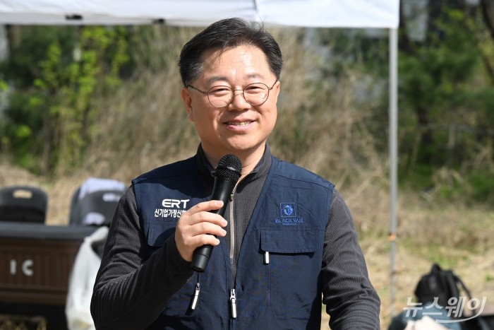 박일준 대한상공회의소 상근부회장이 18일 오전 서울 양천구 온수공원 2지구에서 열린 'ERT 도시숲 나무심기'에서 인사말을 하고 있다. 사진=강민석 기자 kms@newsway.co.kr