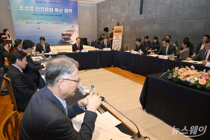 이정식 고용노동부 장관이 22일 오후 서울 중구 LW컨벤션센터에서 열린 조선업 안전문화 확산 협약 체결에서 모두발언을 하고 있다. 사진=강민석 기자 kms@newsway.co.kr