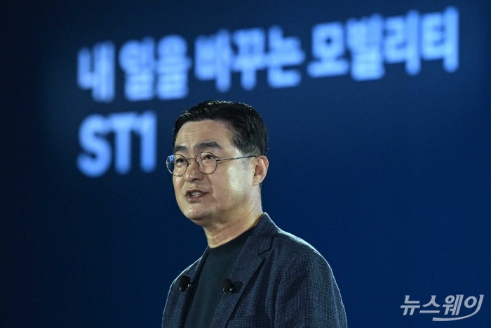 정유석 현대자동차 부사장이 23일 오전 인천 연수구 송도컨벤시아에서 열린 '내 일을 바꾸는 모빌리티'에서 ST1 신차를 소개하고 있다. 사진=강민석 기자 kms@newsway.co.kr