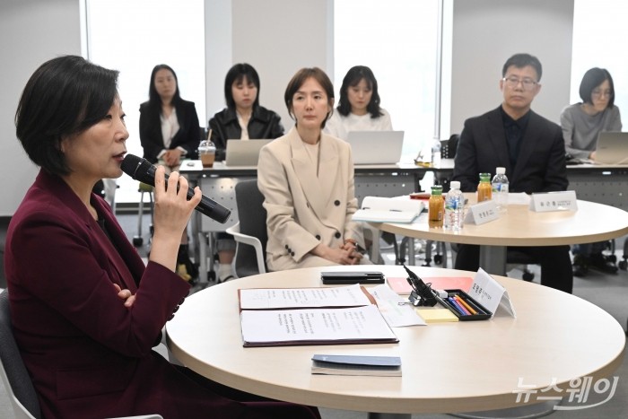 오영주 중소벤처기업부 장관이 25일 오전 서울 중구 11번가 본사에서 열린 제4차 소상공인 우문현답 정책협의회에서 모두발언을 하고 있다. 사진=강민석 기자 kms@newsway.co.kr