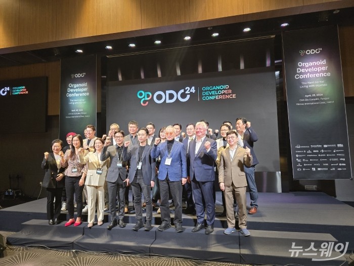 25일 판교 차바이오콤플렉스에서 열린 ODC24에 참여한 좌장과 연사가 자세를 취하고 있다. 사진=이병현 기자