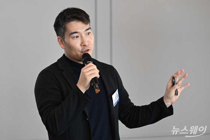 이정원 아이씨티케이(ICTK) 대표가 26일 오전 서울 여의도 CCMM빌딩에서 열린 'ICTK' IPO 기자간담회에서 발표를 하고 있다. 사진=강민석 기자 kms@newsway.co.kr