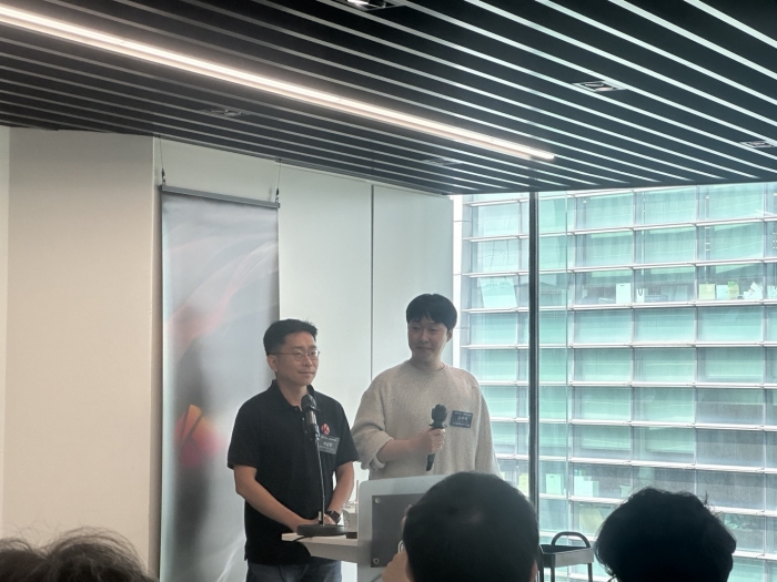 발표에 나선 서상민 클레이튼 재단 이사장(좌)과 김우석 핀시아 재단 이사(우) 사진=강준혁 기자