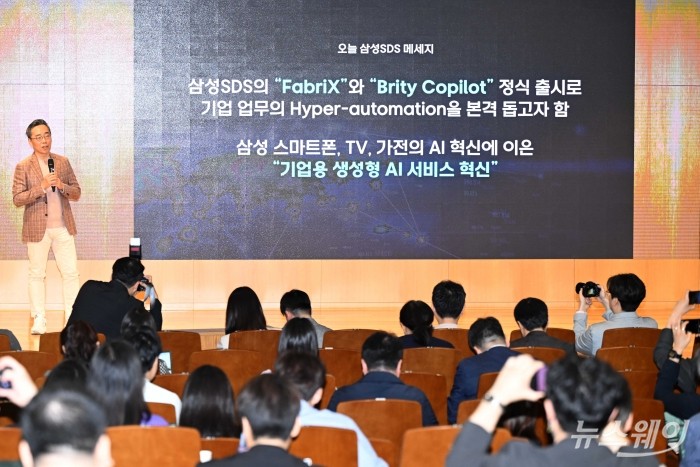 황성우 삼성SDS 대표이사가 2일 오전 서울 송파구 삼성SDS 타워에서 열린 '삼성SDS 생성형 Gen AI 미디어데이'에서 '환영사 겸 Gen AI 전략·사업방향' 주제로 발표를 하고 있다. 사진=강민석 기자 kms@newsway.co.kr