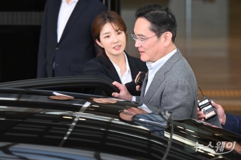 이재용 삼성전자 회장, 유럽 출장 마치고 귀국···"봄이 왔네요"