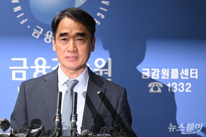 함용일 금융감독원 부원장이 3일 오전 서울 여의도 금융감독원에서 열린 글로벌 IB 불법 공매도 중간 조사결과 및 향후 계획에서 발표를 하고 있다. 사진=강민석 기자 kms@newsway.co.kr