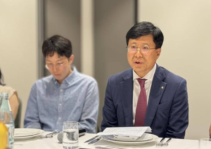 박종석 금융결제원장이 3일 오후 조지아 트빌리시에서 한국 기자단 간담회 자리에서 발언하고 있다. 사진=한국은행 ADB 공동취재단