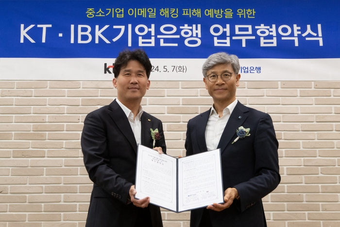 명제훈 KT 통신사업본부 본부장, 임문택 IBK 기업고객그룹 그룹장(부행장). 사진=KT 제공