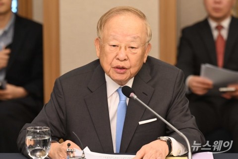 손경식 경총 회장, 권기섭 경사노위원장 접견···"노동시장 선진화 힘써주길"