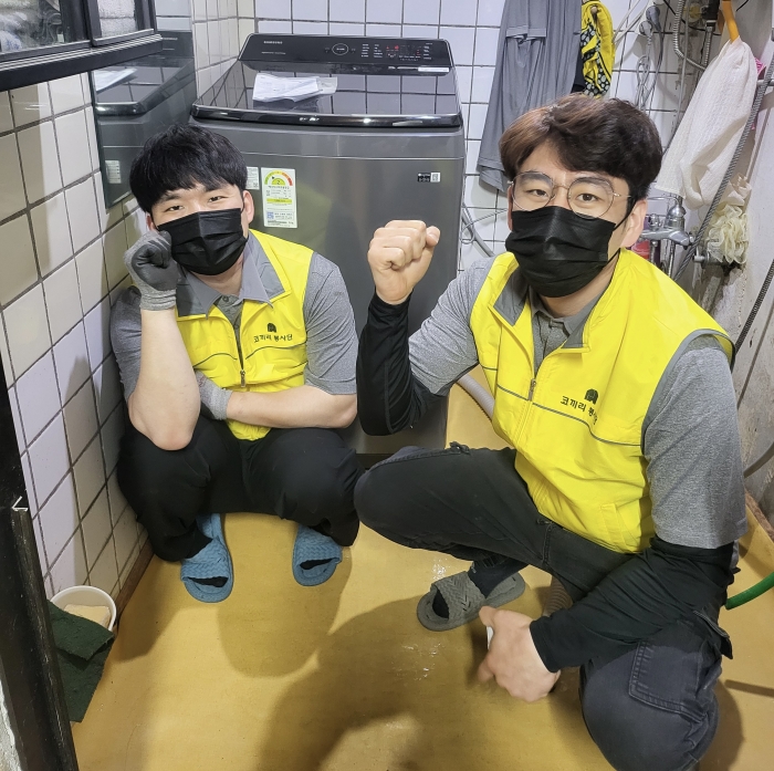 전자랜드가 행복얼라이언스의 '주거환경개선 프로젝트'에 동참해 수혜 가정으로 선정된 전북 지역 4개 가정에 냉장고와 세탁기, 전자레인지 등 가전제품을 기증했다. 사진=전자랜드 제공