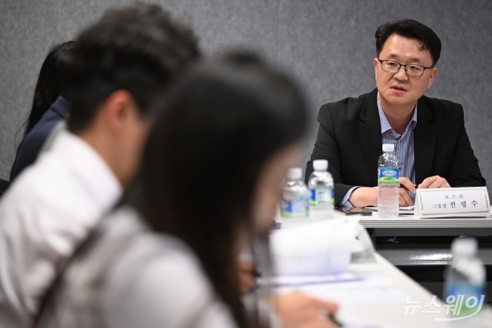 전평수 포스코 그룹장이 14일 오후 서울 중구 상연재 서울역점에서 열린 英 CBAM 관련 업계 간담회에서 발언을 하고 있다. 사진=강민석 기자 kms@newsway.co.kr