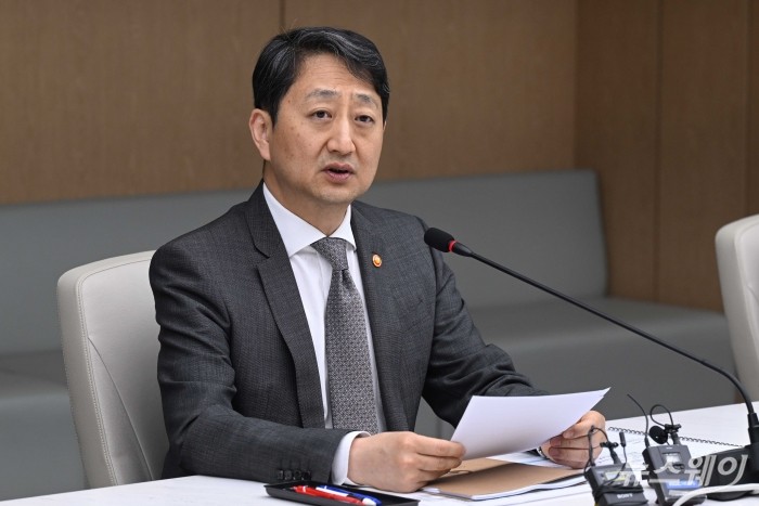 안덕근 산업통상자원부 장관이 16일 오후 서울 중구 대한상공회의소에서 열린 재생에너지 업계 간담회에서 모두발언을 하고 있다. 사진=강민석 기자 kms@newsway.co.kr