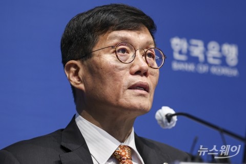 한은, 성장률 2.1→2.5% 상향···"2분기 조정, 하반기 회복 예상"(종합)