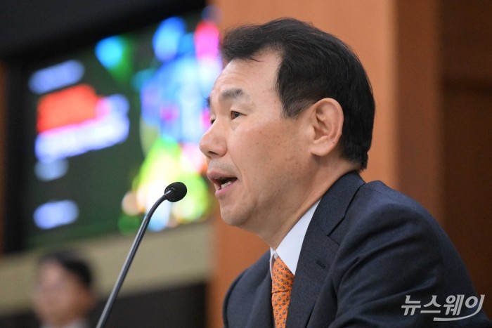 정은보 한국거래소 이사장이 24일 오전 서울 여의도 한국거래소에서 열린 '『기업 밸류업, 자본시장 레벨업』을 위한 한국거래소 핵심전략' 기자간담회에서 환영사를 하고 있다. 사진=강민석 기자 kms@newsway.co.kr