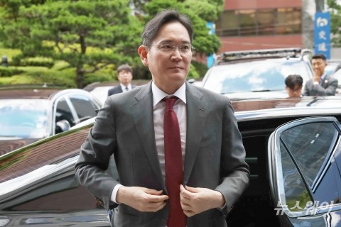 팜 민 찐 총리 만난 이재용 회장 "베트남의 발전은 삼성의 발전"