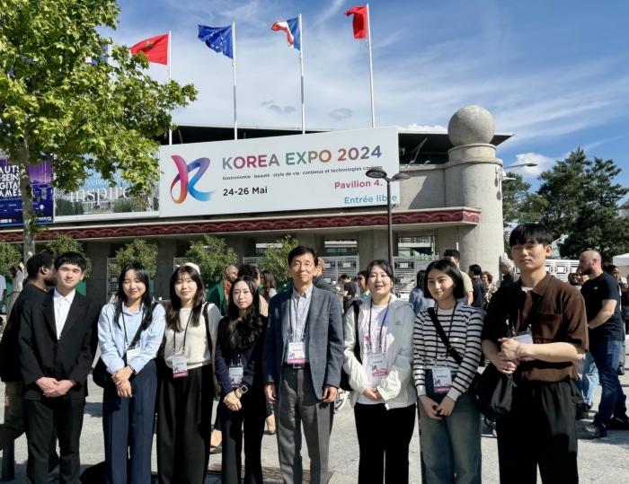 국립목포대학교 지역특화청년무역전문가양성사업단 소속 학생 7명이 24일부터 26일까지 사흘간 프랑스 파리 엑스포 포르트 드 베르사유 4관에서 진행된 '2024 코리아 엑스포(Korea Expo2024 )에 참가하고 있다.