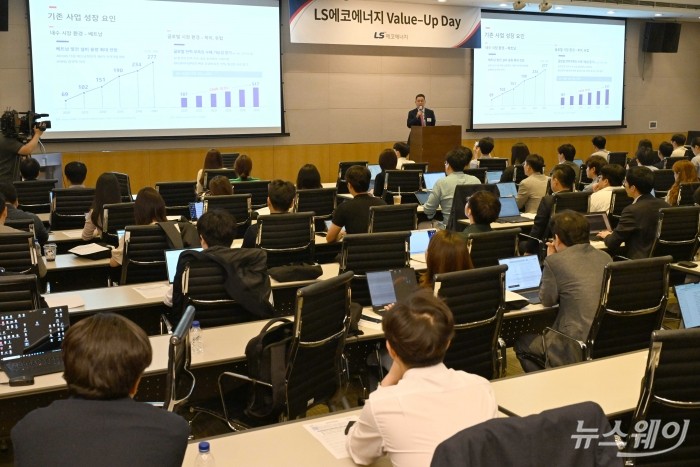 이상호 LS에코에너지 대표가 30일 오전 서울 여의도 FKI타워에서 열린 'LS에코에너지 밸류업 데이'에서 '중장기 성장전력과 비전' 주제로 발표를 하고 있다. 사진=강민석 기자 kms@newsway.co.kr