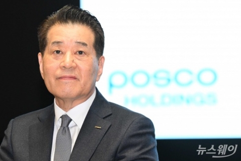 장인화 회장, 尹 대통령 순방길 동행···'포스코 패싱' 끝났다