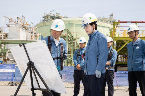 최연혜 한국가스공사 사장 "인천 LNG 기지, 재해 없는 일터 되기를"