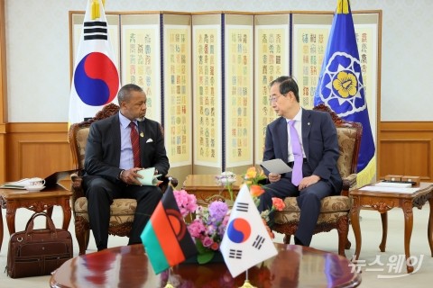 양자회담 갖는 한덕수 국무총리·말라위 부통령