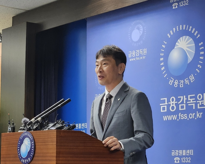 이복현 금융감독원장이 14일 '상법 개정 이슈 관련 브리핑'에서 발언하고 있다. 사진=안윤해 기자