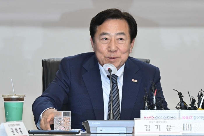 김기문 중소기업중앙회장이 17일 오후 서울 여의도 중소기업중앙회에서 열린 중소기업중앙회 정책간담회에서 인사말을 하고 있다. 사진=강민석 기자 kms@newsway.co.kr
