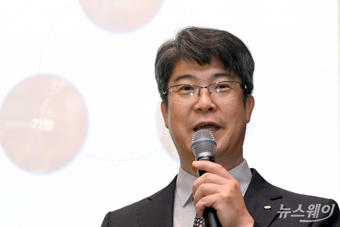 김용수 하스 대표이사가 19일 오전 서울 여의도 콘래드호텔에서 열린 '하스 기업설명회'에서 발표를 하고 있다. 사진=강민석 기자 kms@newsway.co.kr