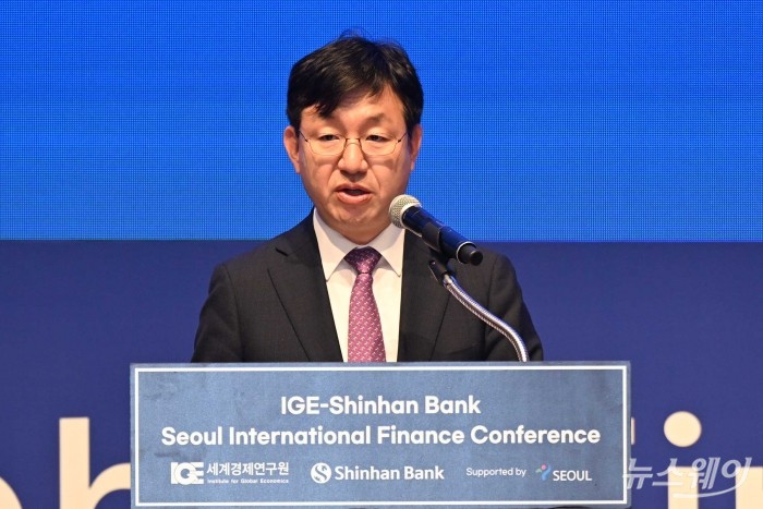 성태윤 대한민국 대통령비서실 정책실장이 28일 오전 서울 중구 롯데호텔에서 열린 '서울 국제금융 컨퍼런스'에서 축사를 하고 있다. 사진=강민석 기자 kms@newsway.co.kr