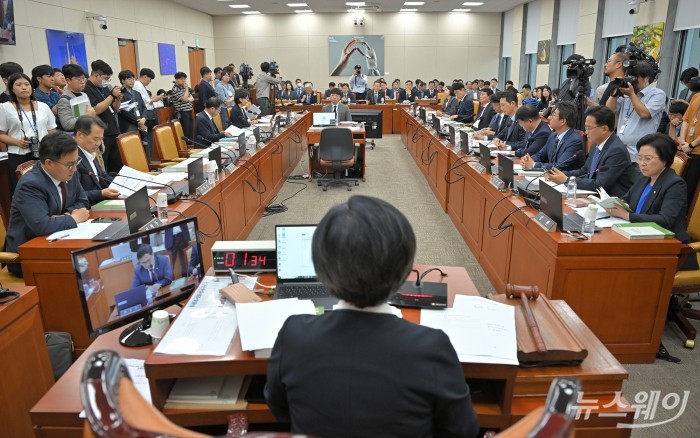 2일 서울 여의도 국회에서 과학기술정보방송통신위원회 전체회의가 진행되고있다. 사진=이수길 기자 Leo2004@newsway.co.kr
