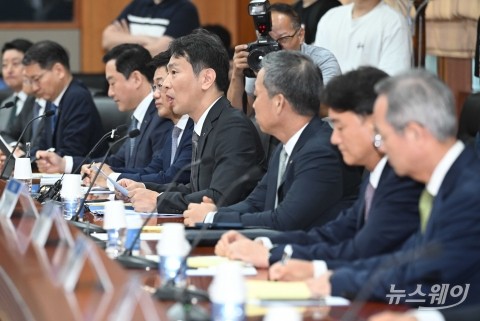 이복현 금감원장 "금투세·배당세 등 선진화 과제들 논의돼야"