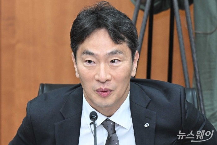 이복현 금융감독원 원장이 3일 오전 서울 여의도 금융투자협회에서 열린 증권회사 CEO 간담회에서 모두발언을 하고 있다. 사진=강민석 기자 kms@newsway.co.kr