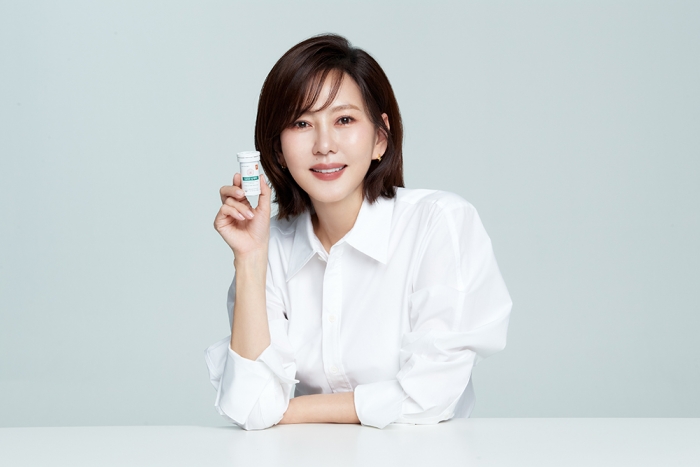 당큐락 홍보모델 김남주. 사진=유한양행 제공.