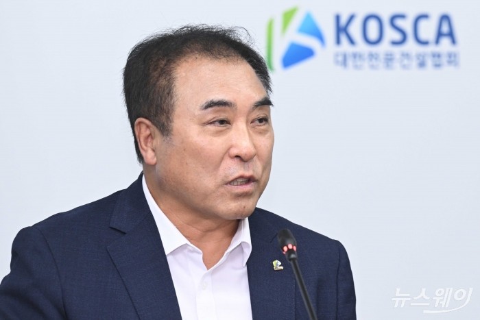 윤학수 대한전문건설협회 회장이 8일 오후 서울 동작구 전문건설회관에서 열린 전문건설 상생협약 간담회에서 모두발언을 하고 있다. 사진=강민석 기자 kms@newsway.co.kr