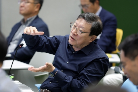 허태수 GS 회장 "어려운 시기, M&amp;A로 신사업 기회 찾길"