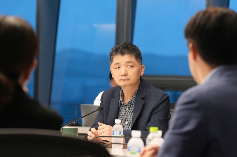 구속된 카카오 김범수, 상반기 보수 7.5억원