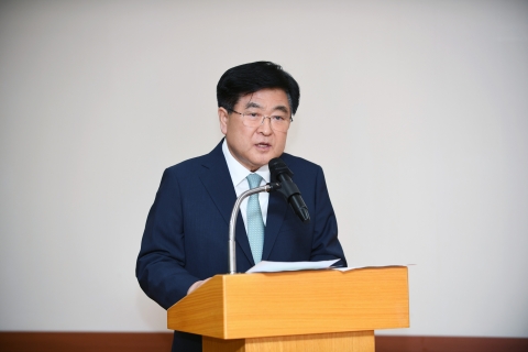 권오갑 HD현대 회장 "비상경영상황, 재무리스크 집중 점검"