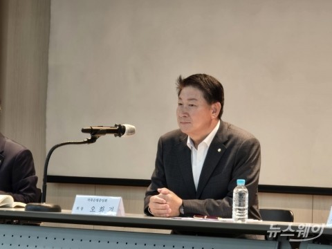 오화경 회장 "내년 상반기까지 저축은행 적자 예상···수익성보다 리스크 관리"