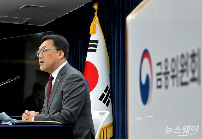 김병환 금융위원장이 12일 오후 서울 종로구 정부서울청사에서 열린 출입기자단 간담회에서 발언하고 있다. 사진=이수길 기자 Leo2004@newsway.co.kr