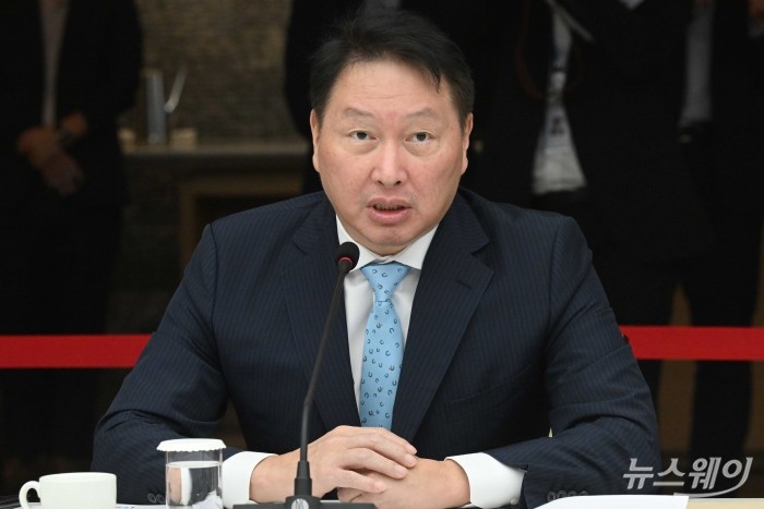 최태원 대한상공회의소 회장이 26일 오전 서울 중구 대한상공회의소에서 열린 '윤한홍 국회 정무위원장 초청 간담회'에서 개회사를 하고 있다. 사진=강민석 기자 kms@newsway.co.kr