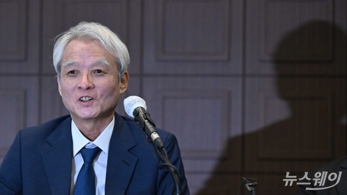 강성두 영풍 사장이 27일 오전 서울 중구 한국프레스센터에서 열린 '영풍의 고려아연 주식 공개매수 설명 기자회견'에서 발언을 하고 있다. 사진=강민석 기자 kms@newsway.co.kr