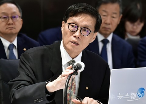  이창용 "기준금리 인하 만병통치약 아니다"